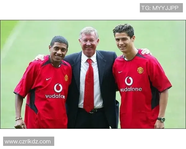 足坛巨星私生活全景揭秘从幕后故事到情感纠葛全面解读